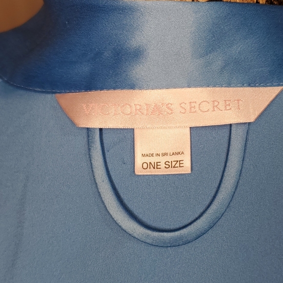 Victoria's Secret Robe - Picture 4 of 5